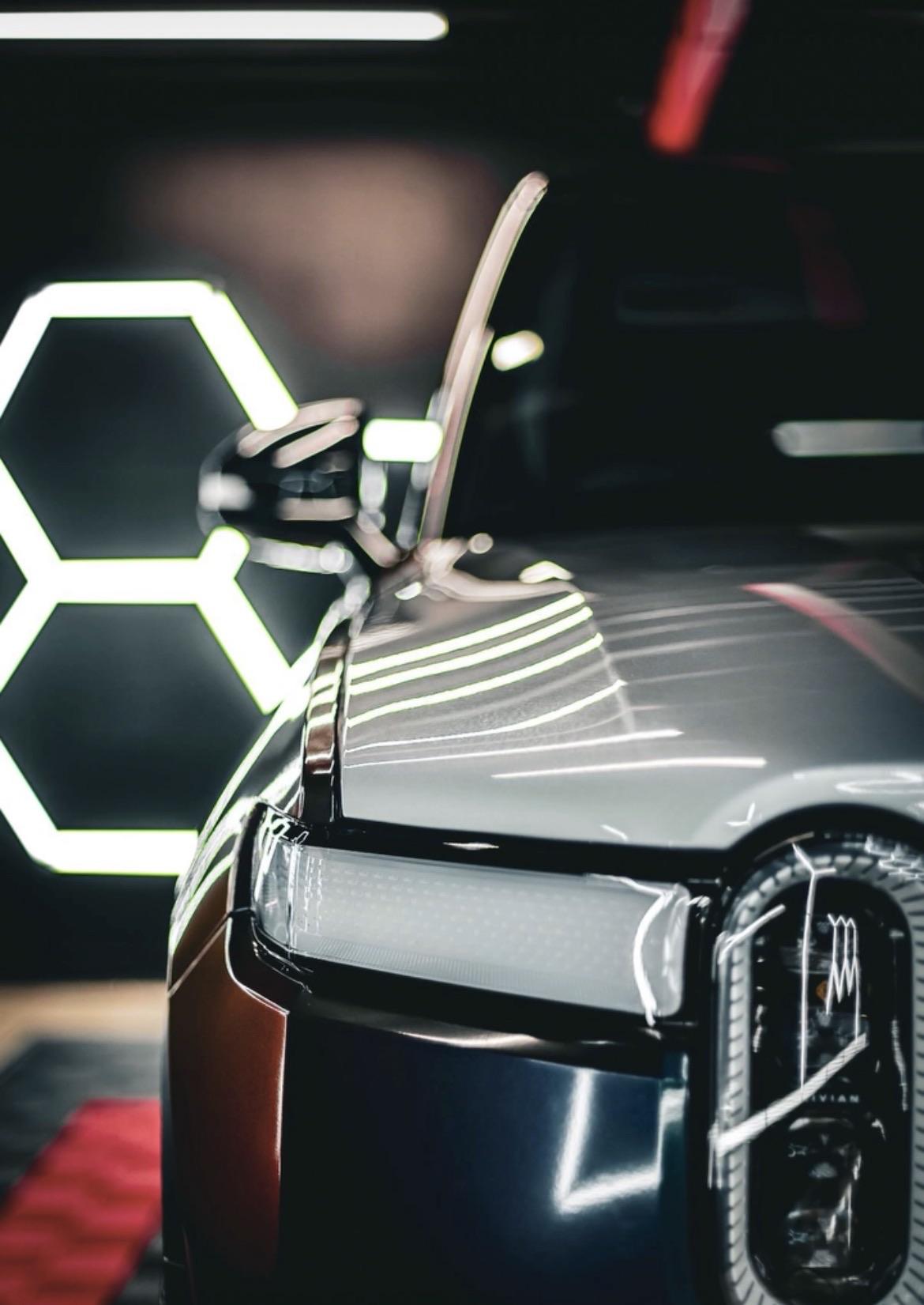 Rivian R1 — Vinyl wrap